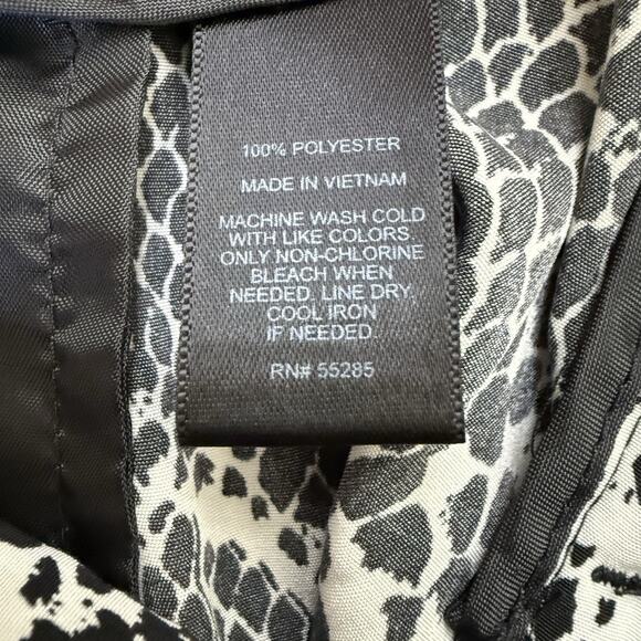 Express Black & White Snake Print Shorts with Pockets - Size 4 - Picture 4 of 6